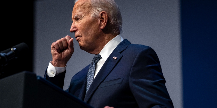 US President Joe Biden participates in an economic summit with Representative Steven Horsford (D-NV) / ©AFP