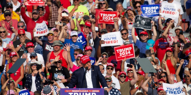 Former US President Donald Trump speaking moments before shots were fired at a rally in Pennsylvania / ©AFP