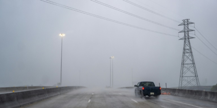 A truck drives through heavy rain in Houston, Texas, during Hurricane Beryl on July 8, 2024. ©AFP