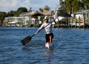 Canoeist Fernando Dayan Jorge Enriquez trains in a canal in Cape Coral, Florida. ©AFP