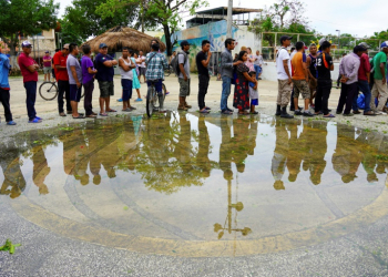 Residents in Tulum, Mexico, queue to receive food rations provided by the Mexican army following the passage of Hurricane Beryl . ©AFP