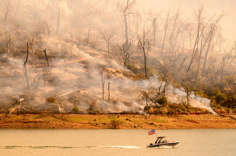 An out-of-control fire in northern California has promoted warnings for thousands of people to flee. ©AFP