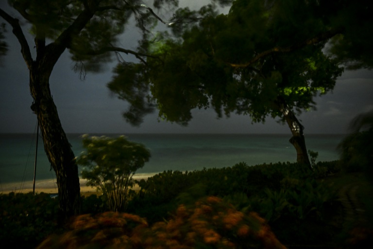 Strong winds blow as Hurricane Beryl approaches Bridgetown, Barbados on July 1, 2024. ©AFP