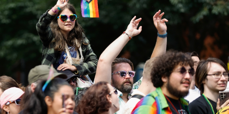 People participate in the 53rd annual Chicago Pride Parade on June 30, 2024 / ©AFP