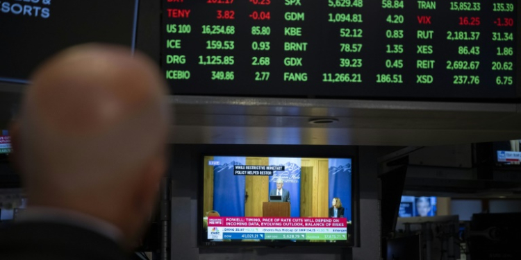 A television on the floor of the New York Stock Exchange carries live remarks by Federal Reserve chair Jerome Powell, who said at a symposium in Jackson Hole, Wyoming that 'the time has come' to cut US interest rates. ©AFP