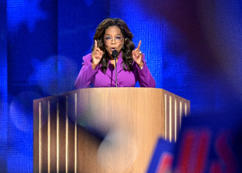 US television host and producer Oprah Winfrey speaks on the third day of the Democratic National Convention (DNC) at the United Center in Chicago / ©AFP