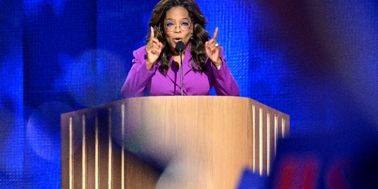 US television host and producer Oprah Winfrey speaks on the third day of the Democratic National Convention (DNC) at the United Center in Chicago / ©AFP