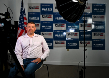 Former Trump supporter Rich Logis is seen at a Florida Democratic Party office in Miami on August 12, 2024 / ©AFP