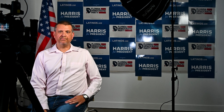 Former Trump supporter Rich Logis is seen at a Florida Democratic Party office in Miami on August 12, 2024 / ©AFP