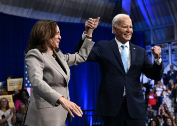 US President Joe Biden and Vice President and Democratic presidential candidate Kamala Harris speak at their first joint appearance since Biden ended his reelection bid / ©AFP