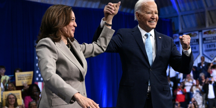 US President Joe Biden and Vice President and Democratic presidential candidate Kamala Harris speak at their first joint appearance since Biden ended his reelection bid / ©AFP