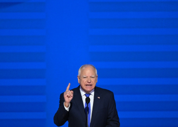 Minnesota Governor and Democratic vice presidential candidate Tim Walz spoke on the third day of the Democratic National Convention (DNC)  / ©AFP