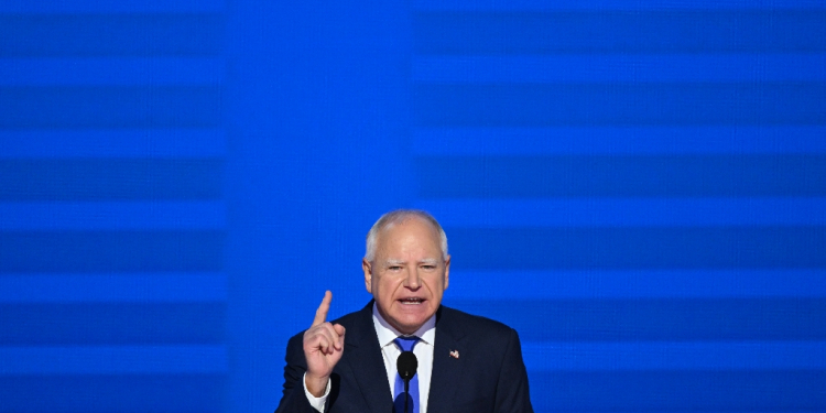 Minnesota Governor and Democratic vice presidential candidate Tim Walz spoke on the third day of the Democratic National Convention (DNC)  / ©AFP