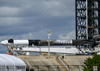 A SpaceX Falcon 9 rocket with the Crew Dragon Resilience capsule sits on Launch Complex 39A at Kennedy Space Center. ©AFP