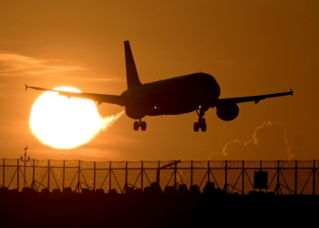 A commercial plane prepares to land at Ngurah Rai international airport in Denpasar, on Indonesia's Bali island . ©AFP