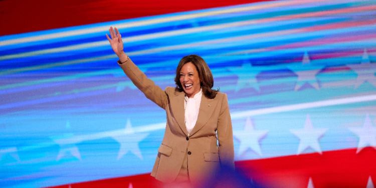 Democratic presidential candidate Kamala Harris will get a boost from Barack Obama's speech at the party convention ahead of her own speech on Thursday / ©AFP