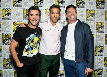 (L-R) Director Shawn Levy and actors Ryan Reynolds and Hugh Jackman attend a July 25, 2024 event in San Diego, California for their record-setting movie 'Deadpool & Wolverine' . ©AFP