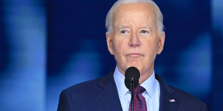 US President Joe Biden does a sound check before his speech at the Democratic National Convention (DNC) in Chicago / ©AFP