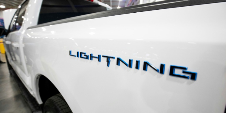 Ford pushed back the timeframe on a 'next generation' electric pickup truck to follow its F-150 Lightning . ©AFP