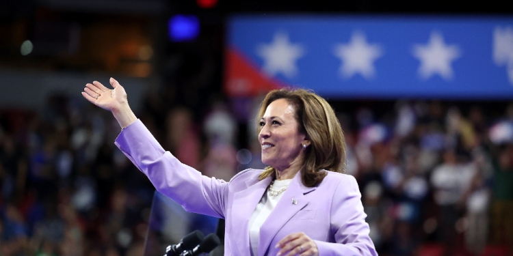 US Vice President and Democratic presidential candidate Kamala Harris is expected to focus on bringing down costs / ©AFP