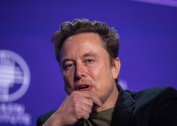 Elon Musk has revived a lawsuit against OpenAI and its co-founders Sam Altman and Greg Brockman. ©AFP