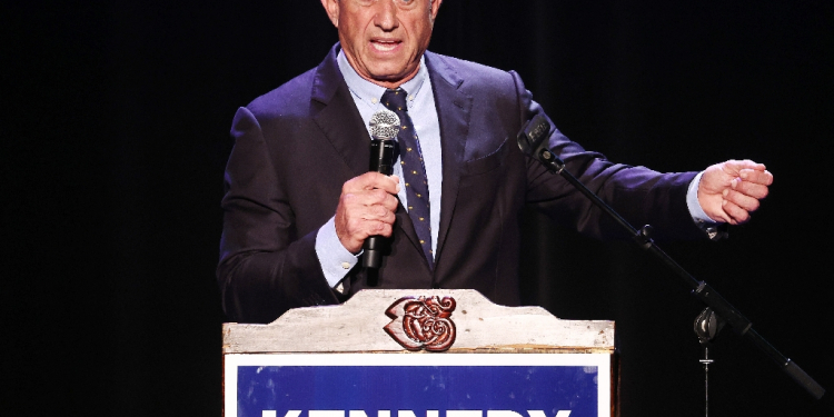 Independent presidential candidate Robert F. Kennedy Jr dropped out of the White House race on Friday / ©AFP