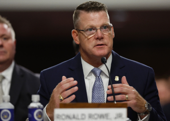 Acting US Secret Service director Ronald Rowe testifying before a Senate hearing about the attempted assassination of former president Donald Trump / ©AFP