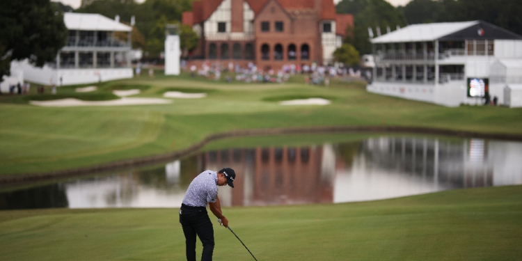 Collin Morikawa of the United States plays a shot on the 18th hole during the second round of the Tour Championship at East Lake Golf Club in Atlanta, Georgia on Friday.   / ©AFP