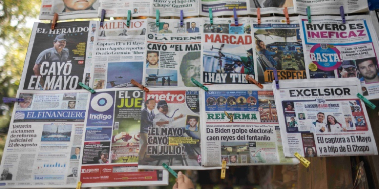 Mexican newspapers announcing the news of Ismael "El Mayo" Zambada's capture . ©AFP