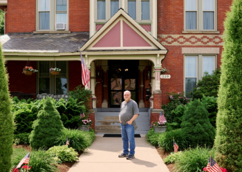 Steve Freysz and his wife Lisa own Spencer House, a bed and breakfast in Erie, Pennsylvania. ©AFP