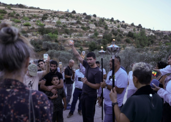 Activists try to reach a land confiscated by Israeli settlers in the al-Makhrur area, near Beit Jala in the Israeli occupied West Bank, on August 15, 2024. ©AFP