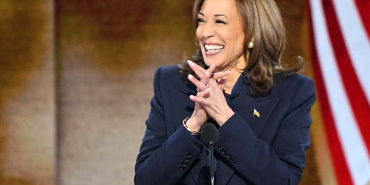 US Vice President and Democratic presidential candidate Kamala Harris speaks on the fourth and last day of the Democratic National Convention (DNC) at the United Center in Chicago, Illinois, on August 22, 2024. / ©AFP