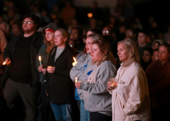 A memorial ceremony in Lewiston, Maine, for victims of the mass shooting that left 18 people dead. ©AFP