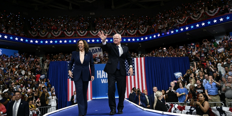 US Vice President and 2024 Democratic presidential candidate Kamala Harris and her running mate Minnesota Gorvernor Tim Walz arrive to speak at Temple University's Liacouras Center in Philadelphia, Pennsylvania, August 6, 2024 / ©AFP