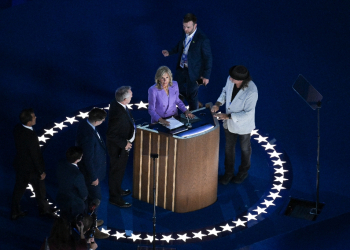 US First Lady Jill Biden does a stage check before the start of the Democratic National Convention in Chicago, Illinois, where her husband, President Joe Biden will address the gathering / ©AFP