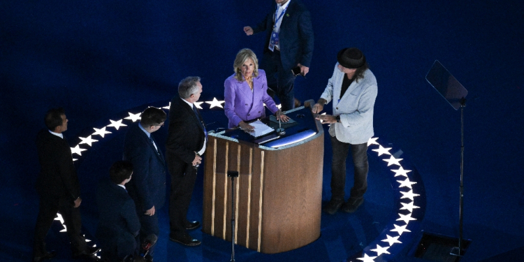 US First Lady Jill Biden does a stage check before the start of the Democratic National Convention in Chicago, Illinois, where her husband, President Joe Biden will address the gathering / ©AFP