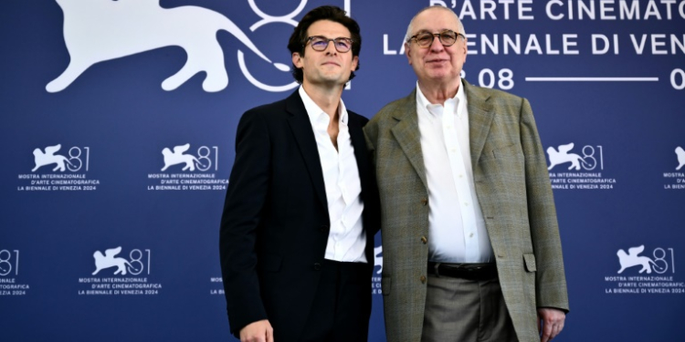 Legendary US documentary director Errol Morris (R) and US journalist Jacob Soboroff before the premiere of "Separated" at the Venice Film Festival. ©AFP