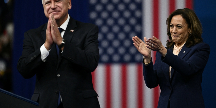 US Vice President and 2024 Democratic presidential candidate Kamala Harris introduces her running mate Minnesota Gorvernor Tim Walz / ©AFP