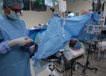 Performed in a little over an hour on July 15, this was the second such surgery led by Satish Nadig, director of the Chicago-based hospital system's Comprehensive Transplant Center. ©AFP