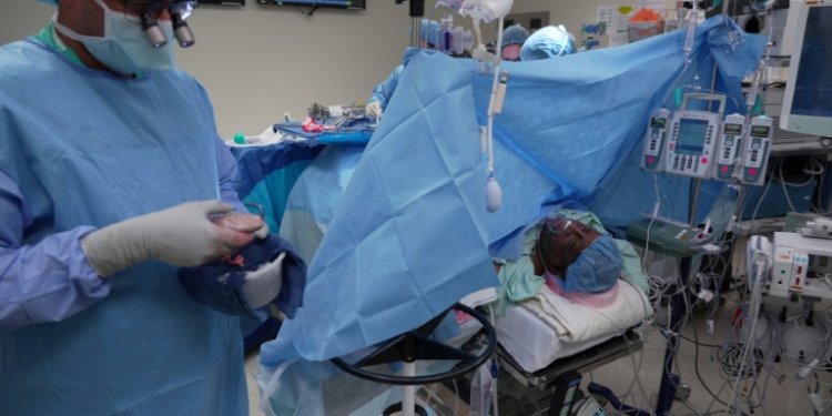 Performed in a little over an hour on July 15, this was the second such surgery led by Satish Nadig, director of the Chicago-based hospital system's Comprehensive Transplant Center. ©AFP