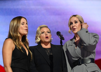 US band The Chicks performed the US national anthem on the fourth and last day of the Democratic National Convention / ©AFP