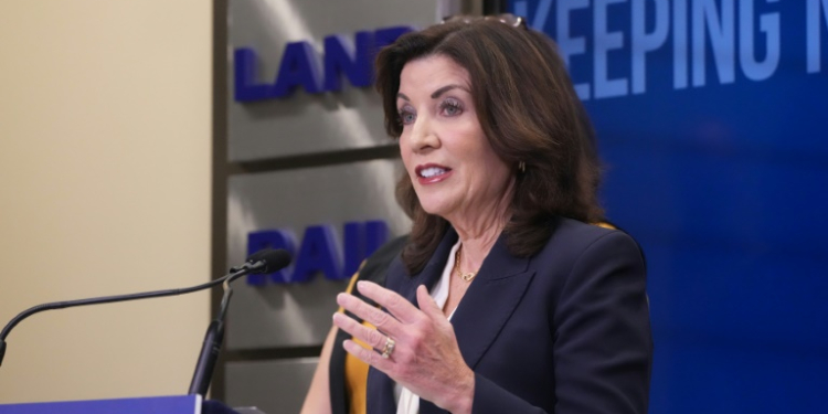 New York Governor Kathy Hochul announces preparations for disruptions for East Coast ports ahead of a potential dockworker strike. ©AFP