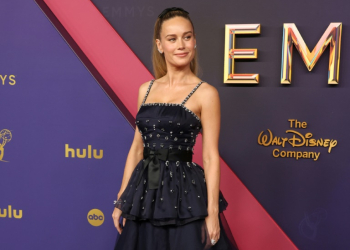 Brie Larson wore beaded blue Chanel at the Emmy Awards . ©AFP