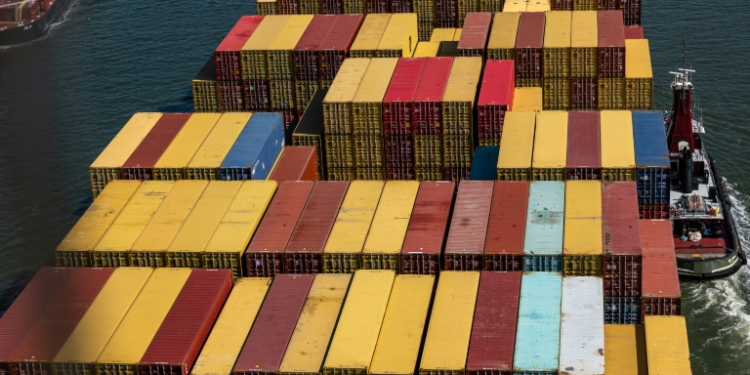 A container ship departs the Port of Newark for the Atlantic Ocean on September 30, 2024 seen from New York City ahead of an expected labor strike . ©AFP