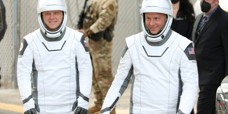 US astronaut Nick Hague (R) and Russian cosmonaut Alexander Gorbunov head to a Kennedy Space Center launch pad in Florida. ©AFP