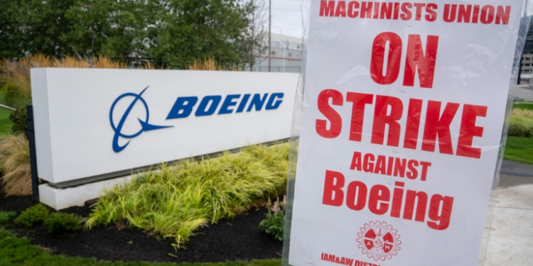 Workers have been picketing 24 hours a day outside Boeing factories in the Seattle area since late last  week. ©AFP