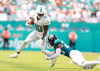 Miami police released more than 105 minutes of bodycam footage showing NFL star Tyreek Hill's detention by officers during a traffic stop. ©AFP