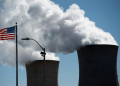 Steam rises out of the nuclear plant on Three Mile Island, with the operational plant run by Exelon Generation, in Middletown, Pennsylvania. ©AFP