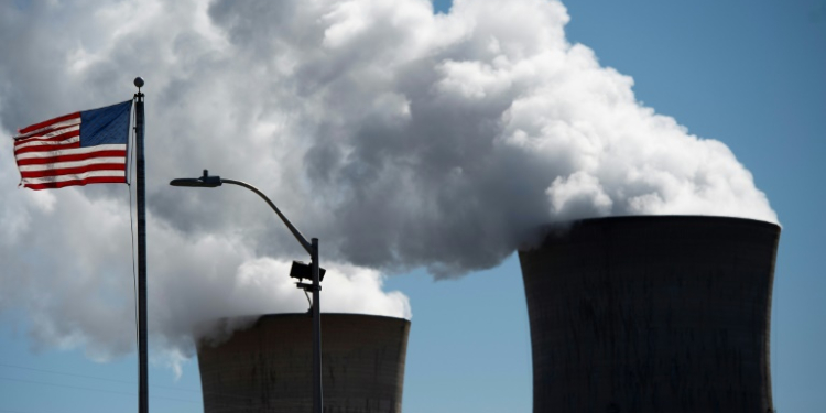 Steam rises out of the nuclear plant on Three Mile Island, with the operational plant run by Exelon Generation, in Middletown, Pennsylvania. ©AFP