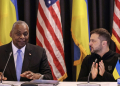 US Secretary of Defence Lloyd Austin (L) and Ukraine's President Volodymyr Zelensky attend a meeting of Kyiv's supporters on September 6, 2024 at the US air base in Ramstein, Germany. ©AFP